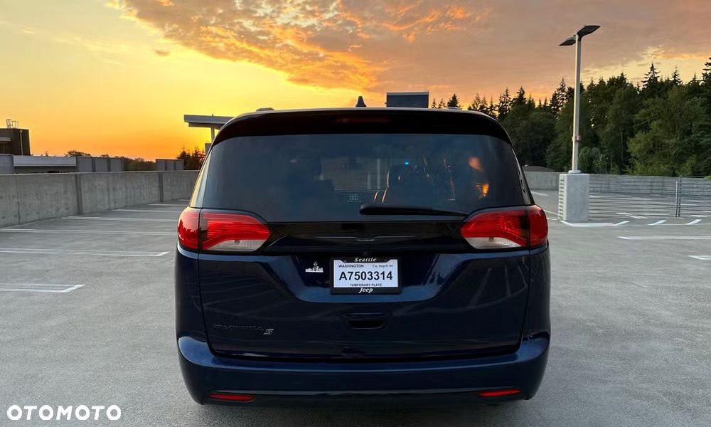 Chrysler Pacifica - 4