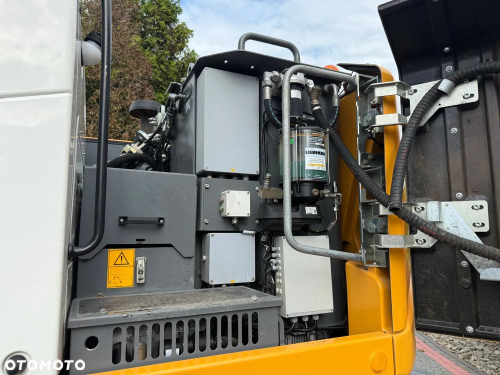 Liebherr 918 Compact  Rototilt + Szczypce - 15