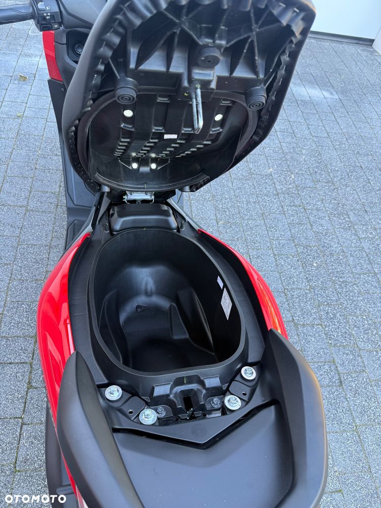 Yamaha NMAX - 8