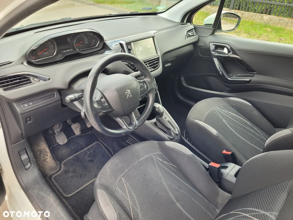 Peugeot 208 - 10