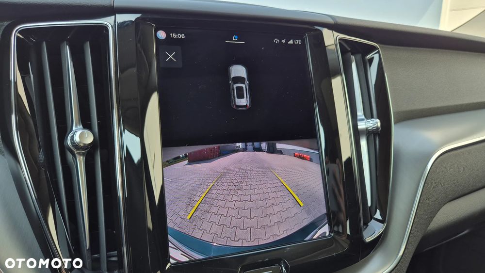 Volvo XC 60 T6 Plug-In Hybrid AWD Core - 20