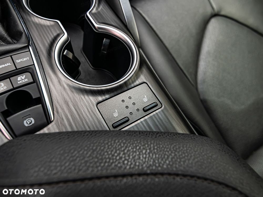 Toyota Camry 2.5 Hybrid Executive CVT - 25