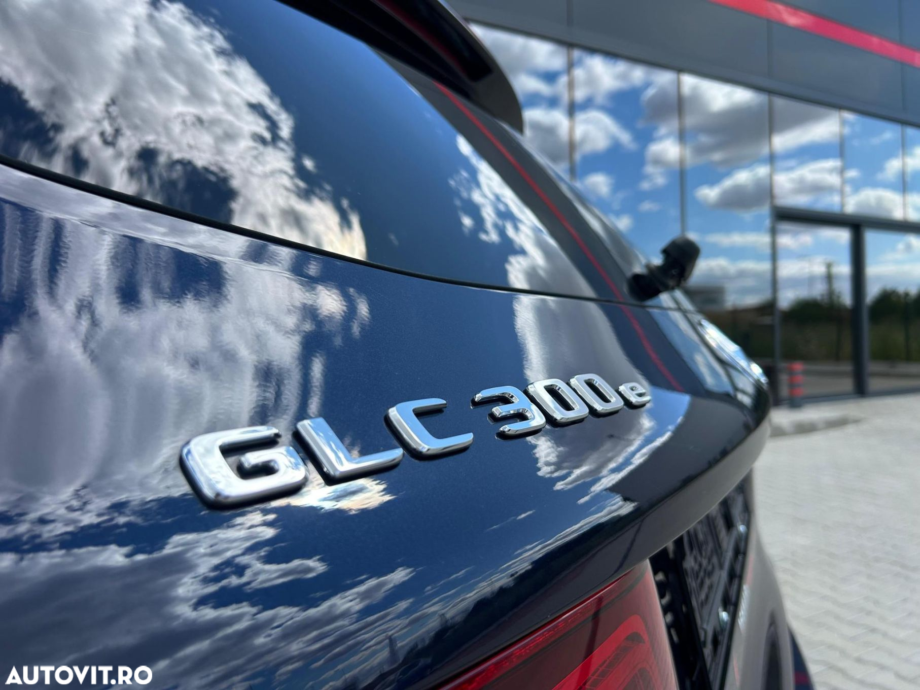 Mercedes-Benz GLC 300 e 4Matic 9G-TRONIC AMG Line - 32