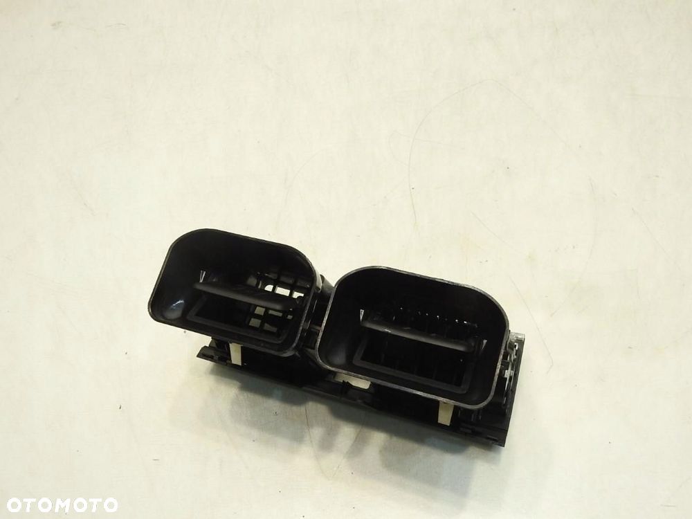 KRATKA NAWIEWU ŚRODEK MERCEDES W204 - 3