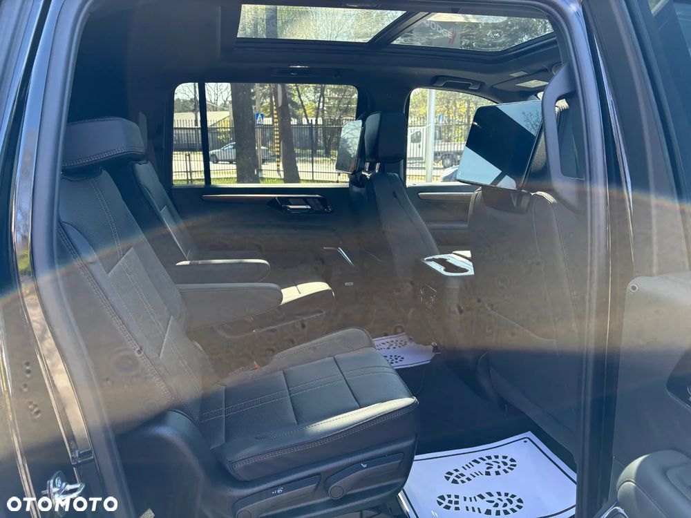 Chevrolet Suburban - 20