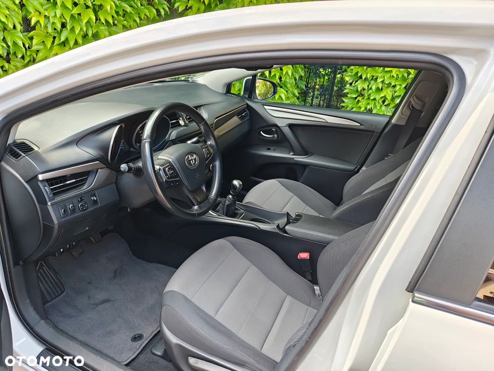 Toyota Avensis 1.8 Premium - 16