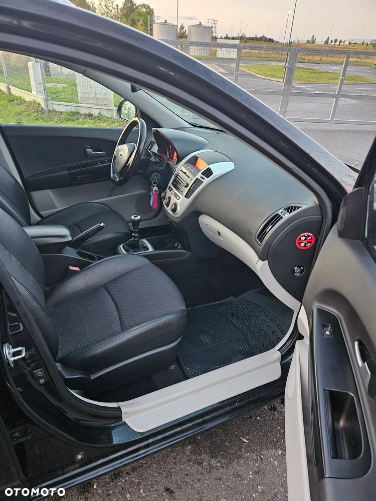 Kia Ceed - 7