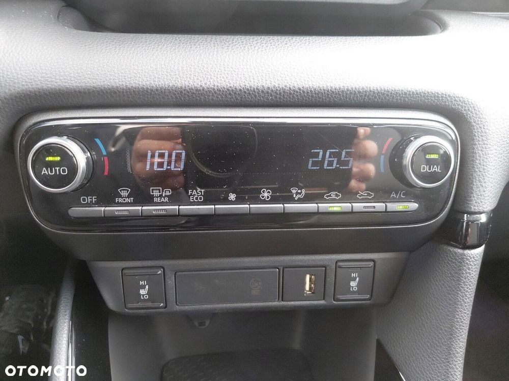 Toyota Yaris Hybrid 1.5 Selection Style - 28