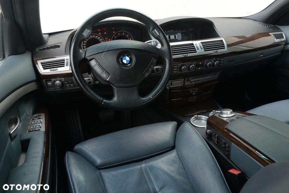 BMW Seria 7 750Li - 27