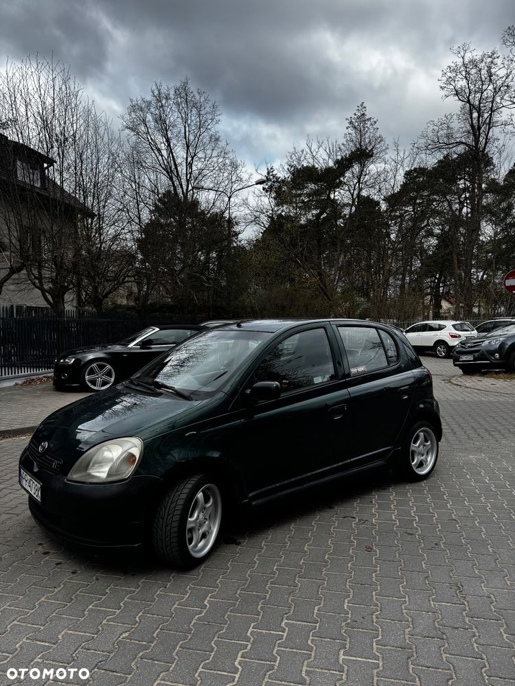 Toyota Yaris 1.0 Base - 1
