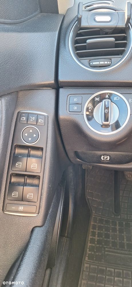 Mercedes-Benz Klasa C 200 (BlueEFFICIENCY) Avantgarde - 11