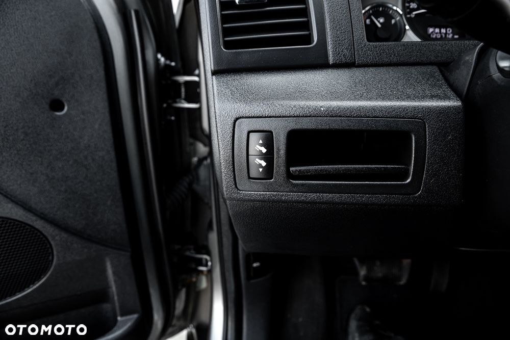 Jeep Grand Cherokee - 30