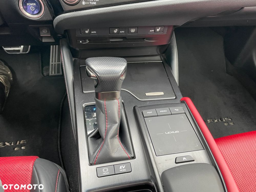 Lexus ES 300h F Sport - 31
