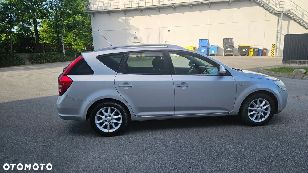 Kia Ceed - 12