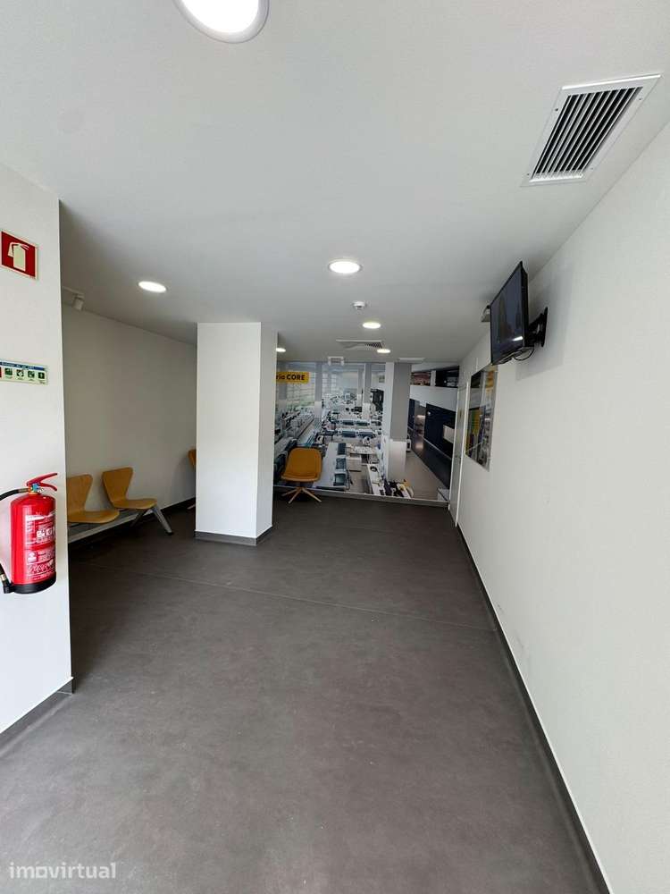 Espaço Comercial | Campolide, Lisboa — Rés do Chão com... - Grande imagem: 2/21