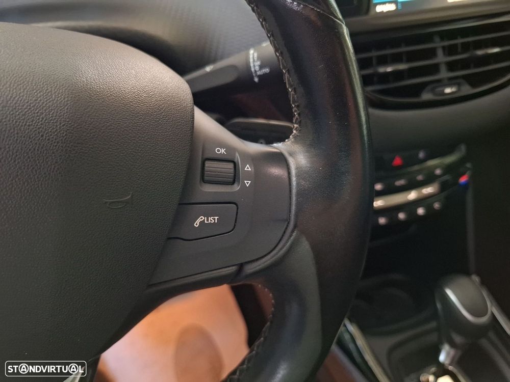 Peugeot 2008 1.2 PureTech Allure EAT6 - 13