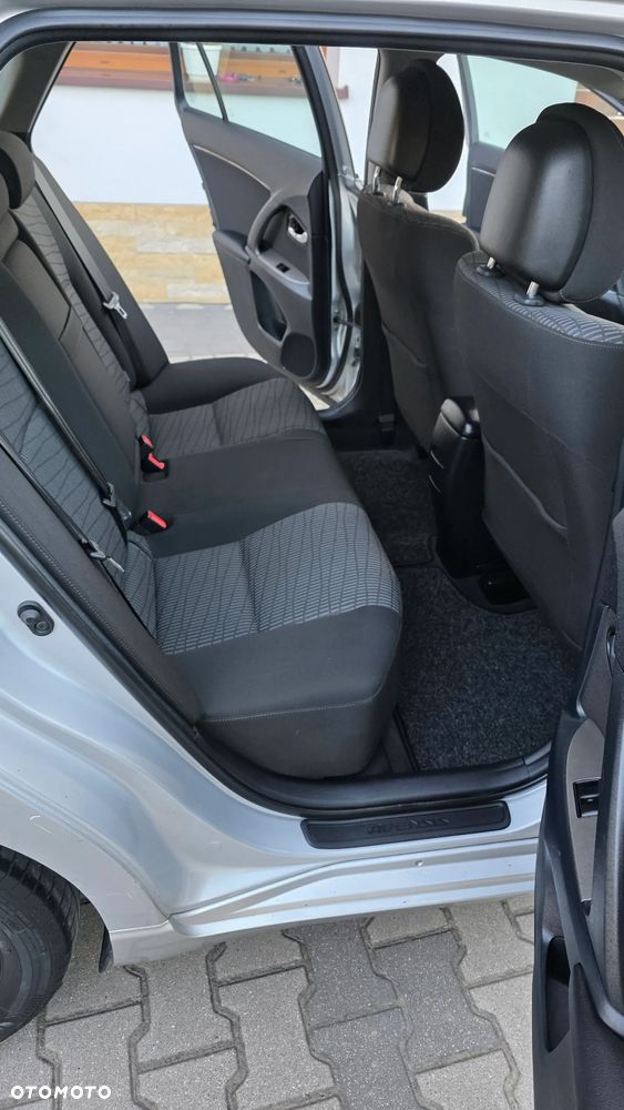 Toyota Avensis 1.8 Comfort - 23
