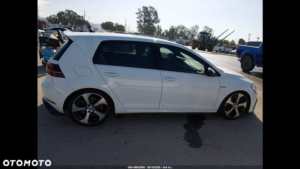 Volkswagen Golf - 6