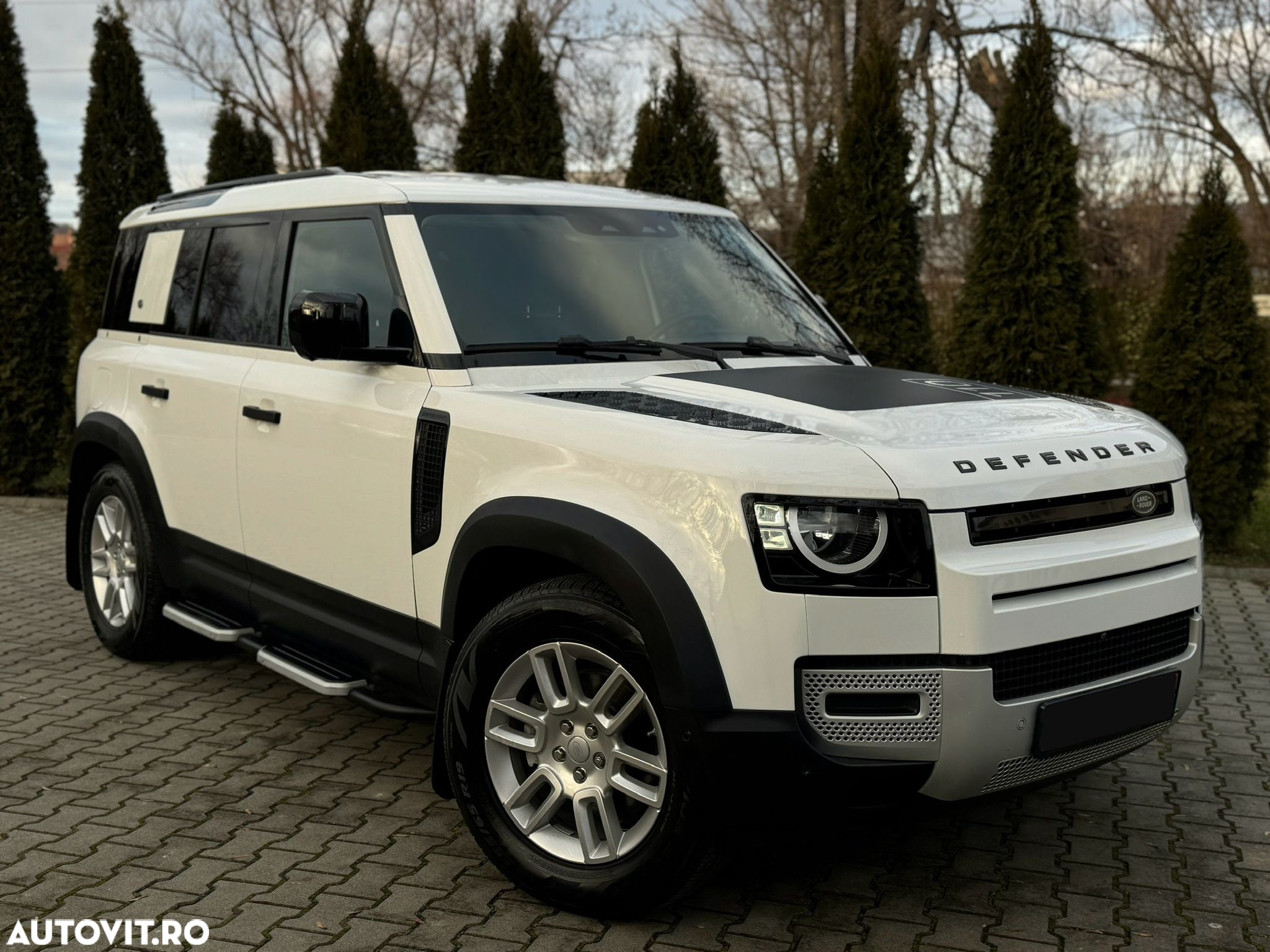 Land Rover Defender 110 2.0L D240 - 4