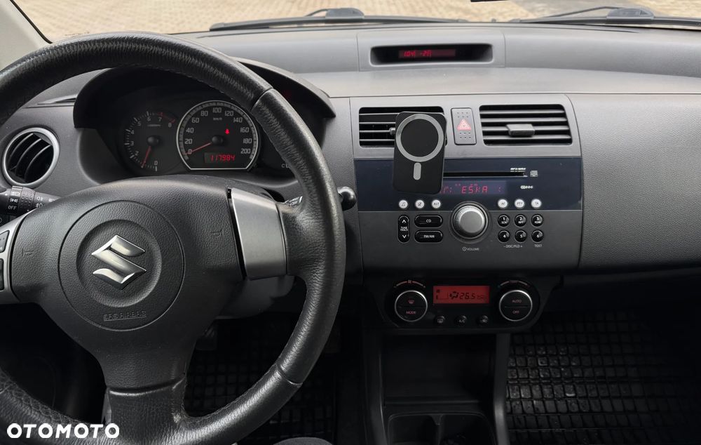 Suzuki Swift 1.3 GC - 8