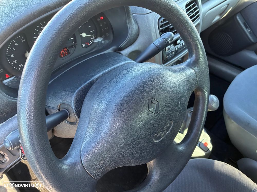 Renault Clio 1.2 RT - 10