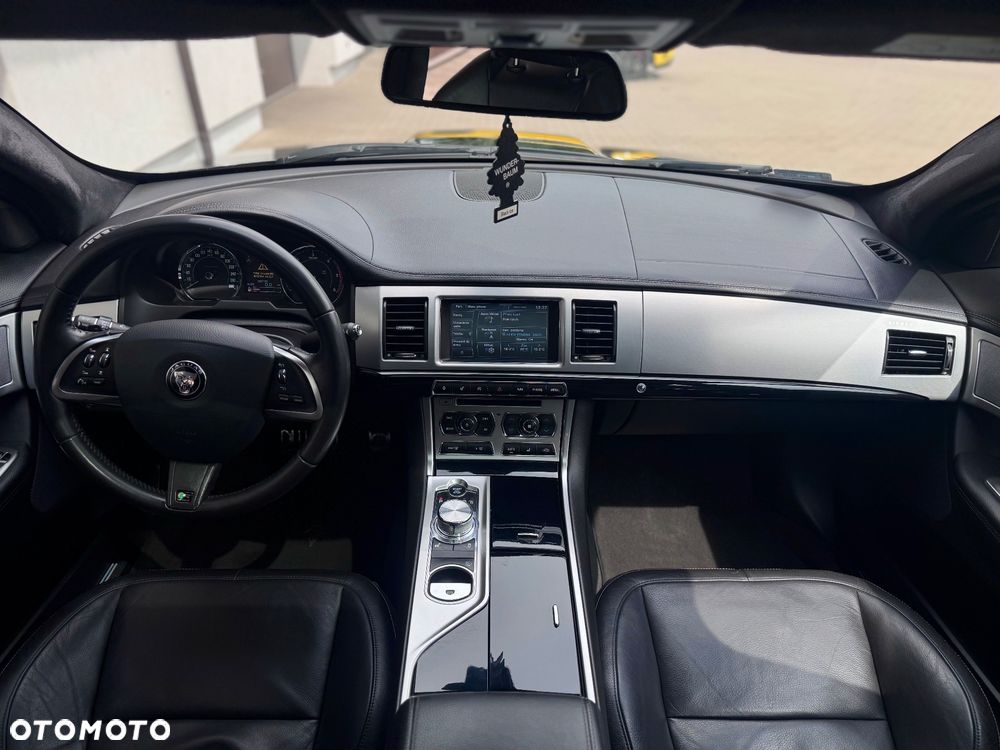Jaguar XF 2.2 D R-Sport - 20