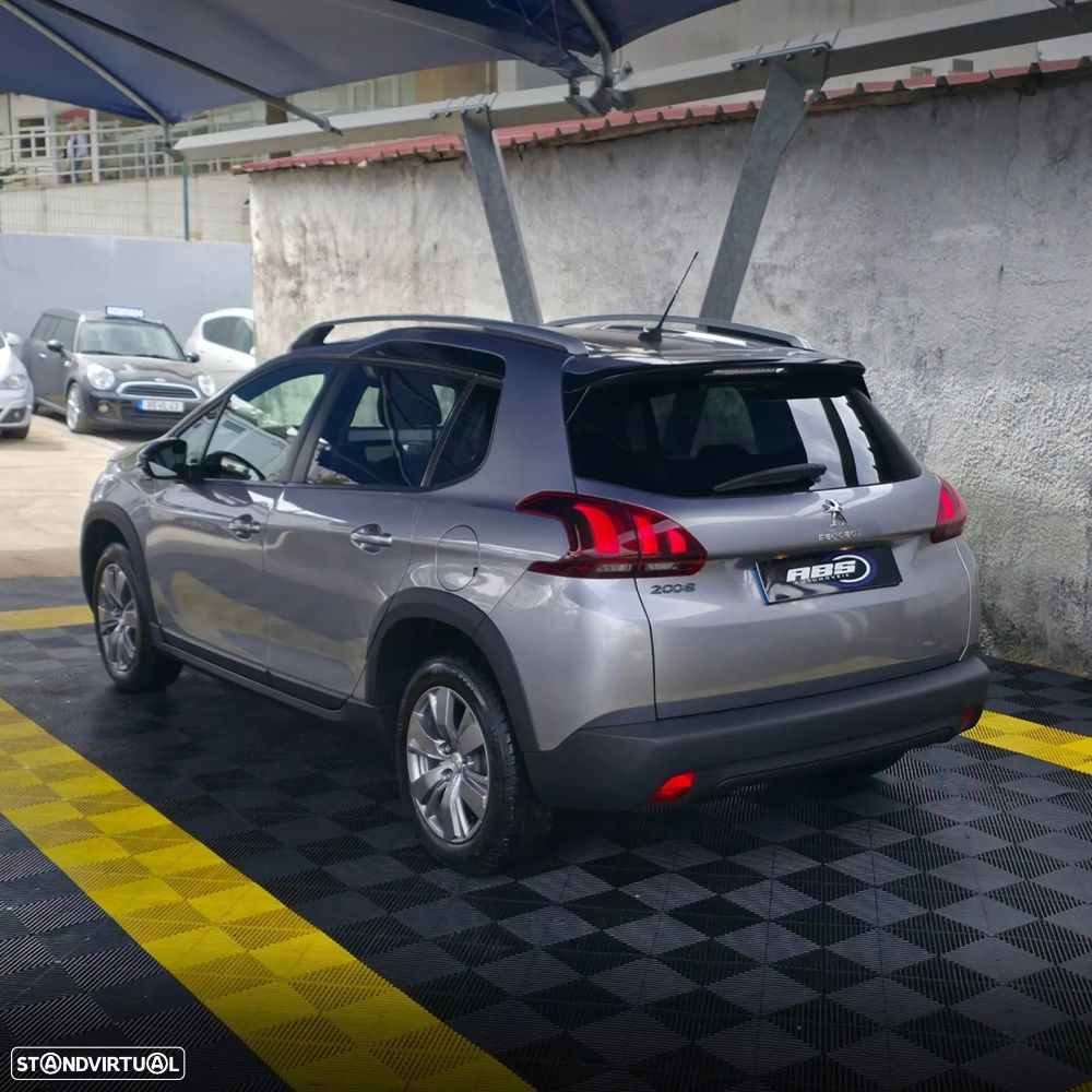 Peugeot 2008 1.2 PureTech Signature - 6