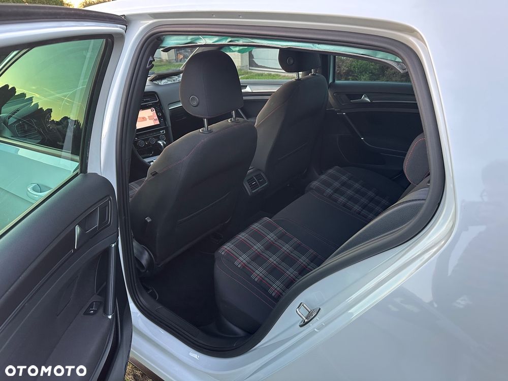 Volkswagen Golf GTI (BlueMotion Technology) DSG Performance - 30