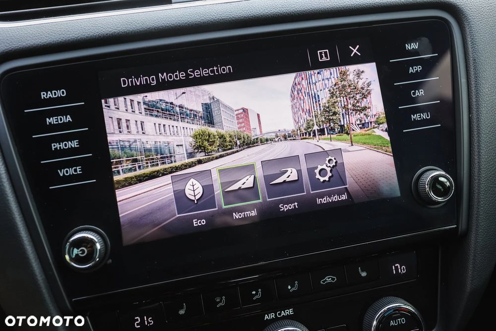 Skoda Octavia 2.0 TDI RS DSG - 32