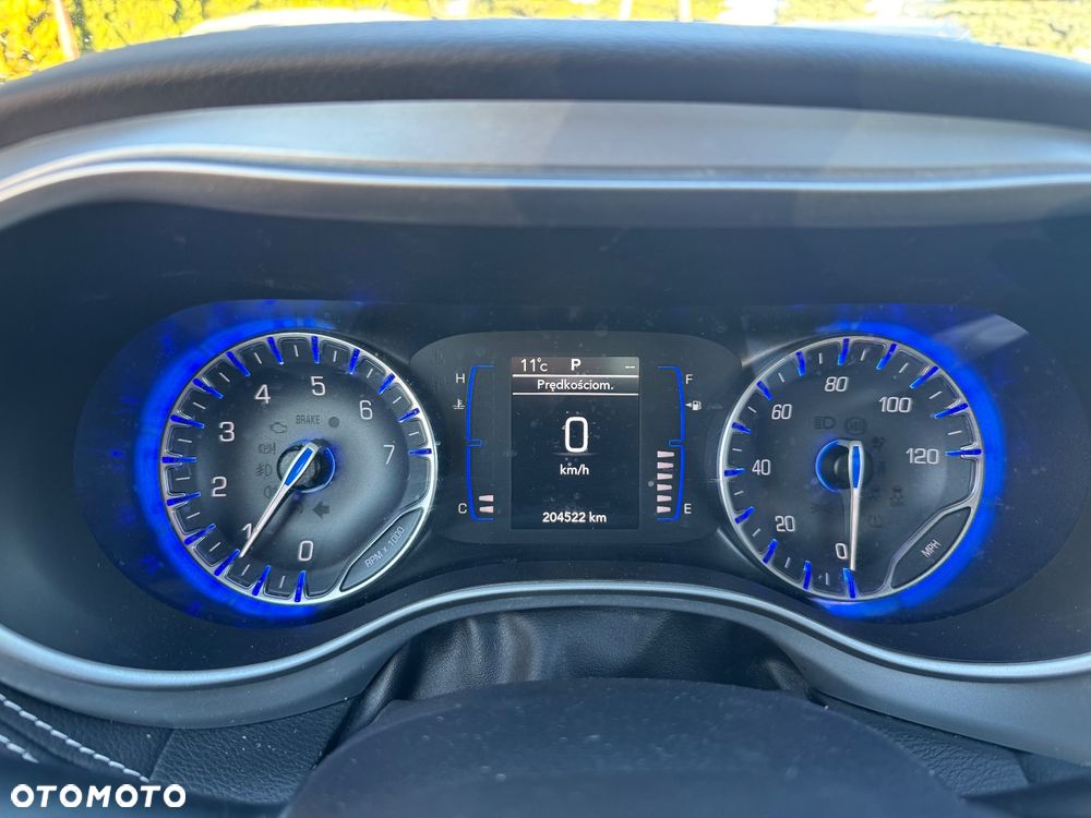 Chrysler Pacifica - 4