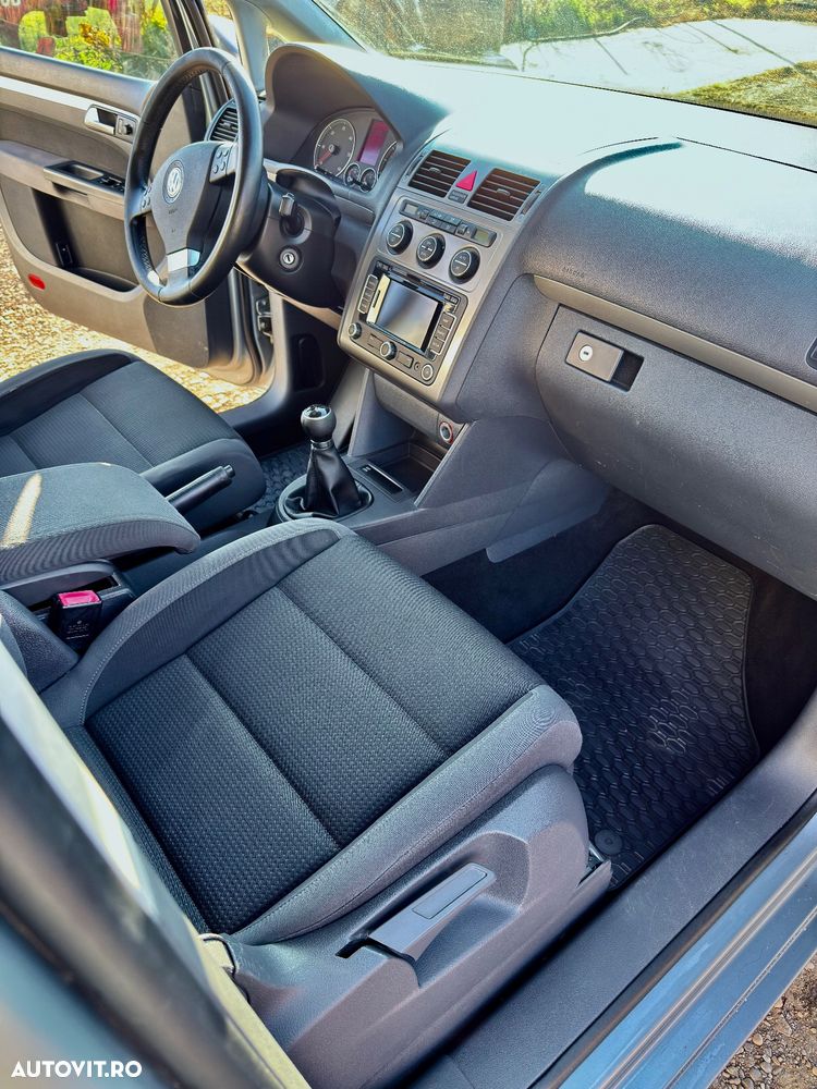 Volkswagen Touran - 13