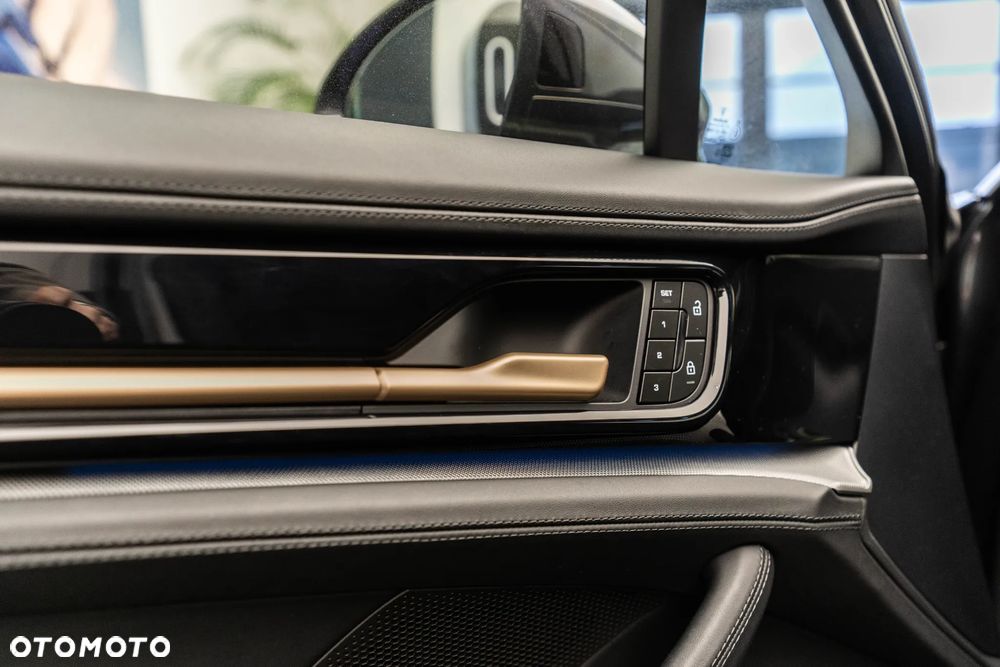 Porsche Panamera 4 - 12