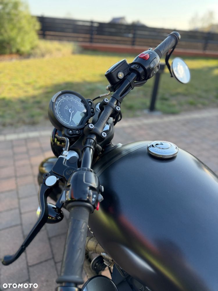 Triumph Bonneville Bobber - 9