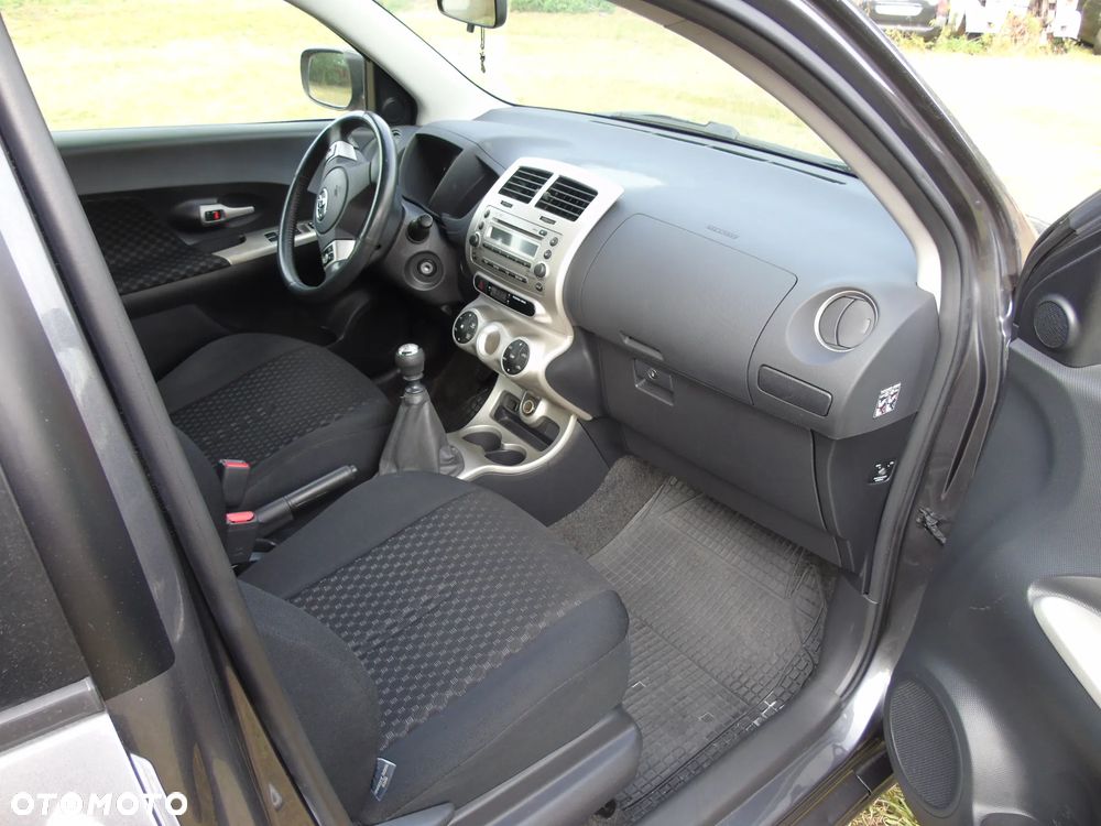Toyota Urban Cruiser 1.4 D-4D Sol 4x4 EU5 - 6