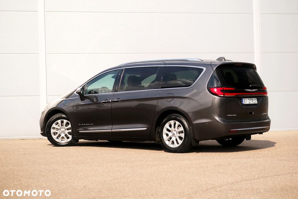 Chrysler Pacifica - 1