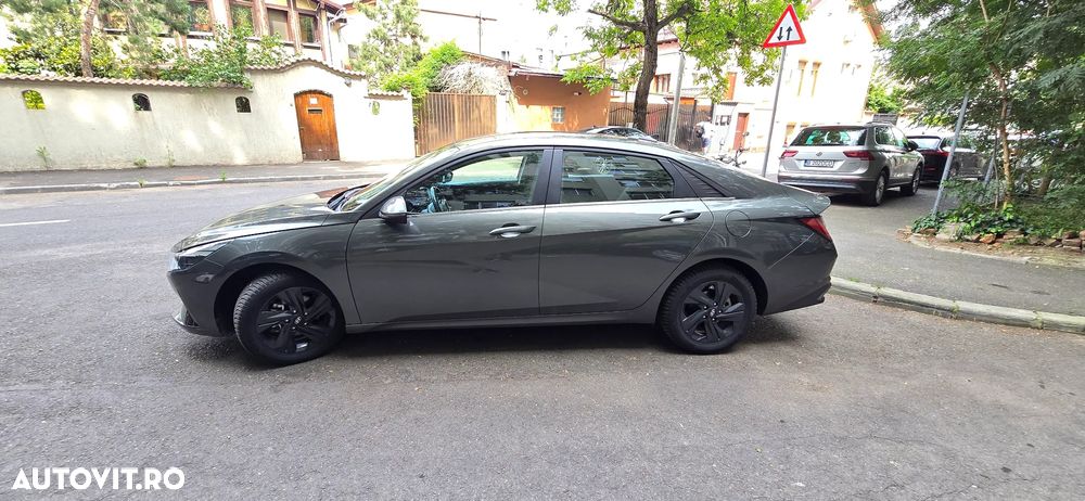 Hyundai Elantra 1.6 l 123 CP 6MT Exclusive - 4