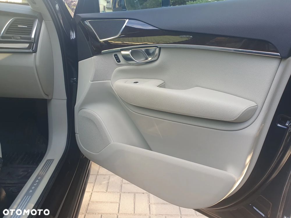 Volvo XC 90 T6 AWD Geartronic Momentum - 22