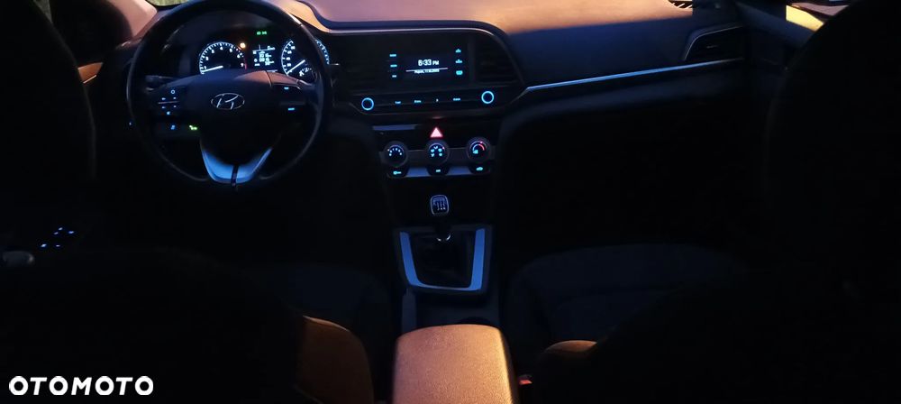 Hyundai Elantra - 10