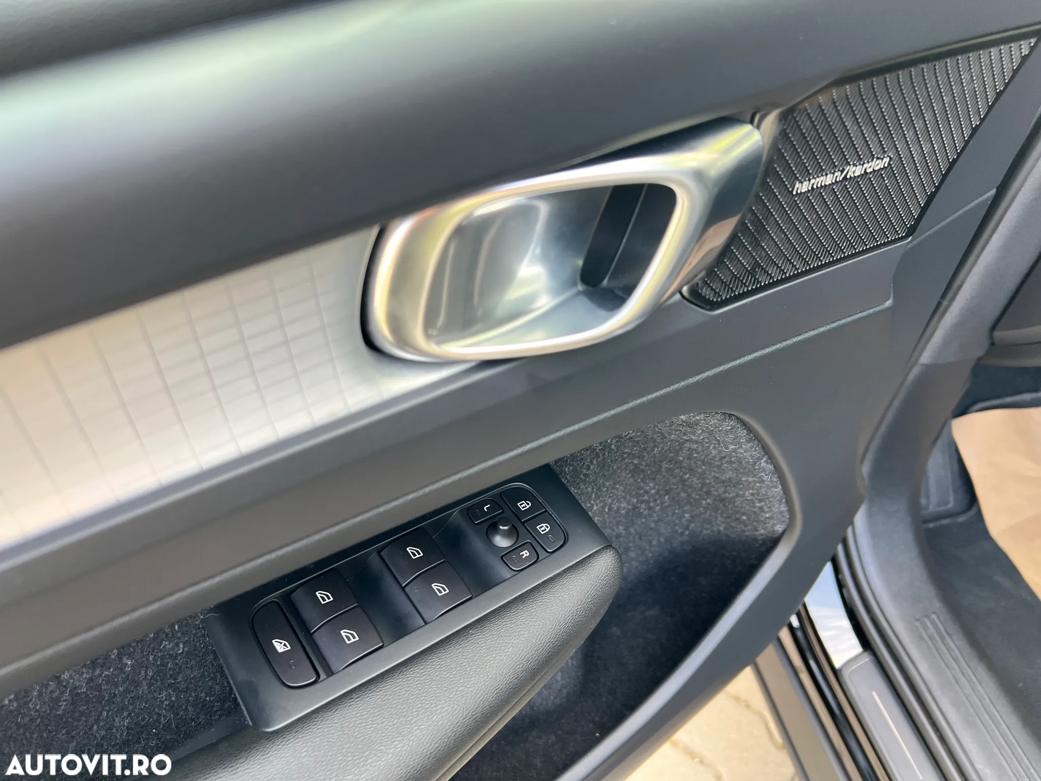 Volvo XC 40 D4 AWD Momentum - 31