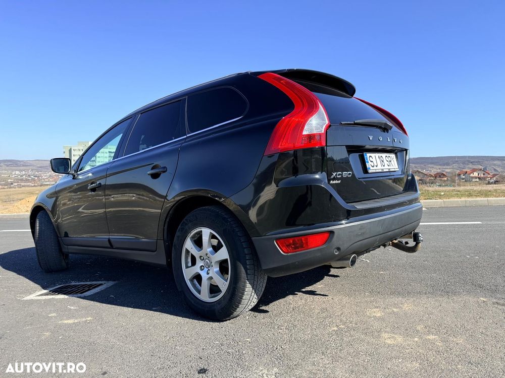 Volvo XC 60 D3 AWD Aut. Momentum - 3
