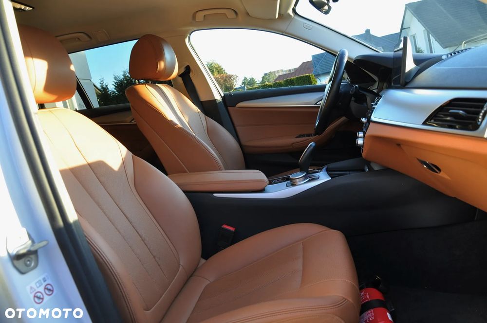 BMW Seria 5 520d xDrive - 16
