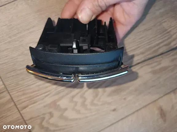 MERCEDES W211 UCHWYT ZAMEK PODŁOKIETNIKA AVANTGARDE - 2