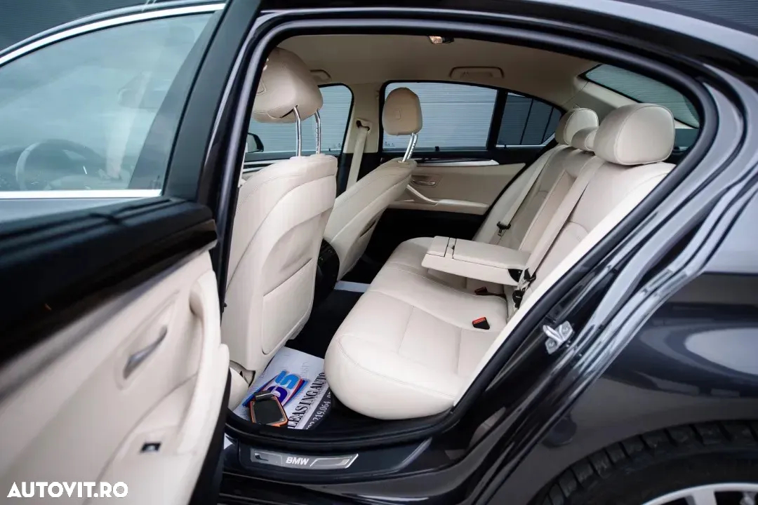 BMW Seria 5 520d xDrive AT - 24