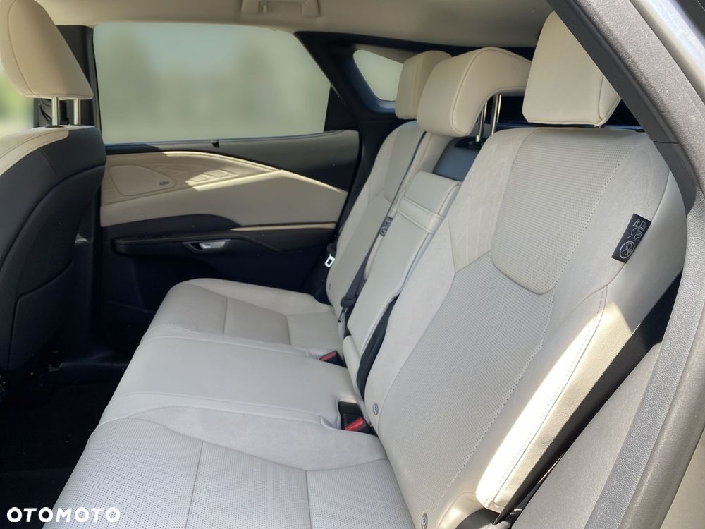 Lexus RX 450h+ Omotenashi - 15