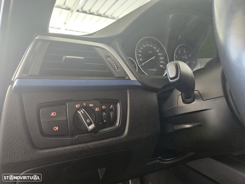 BMW 320 d Pack M - 15