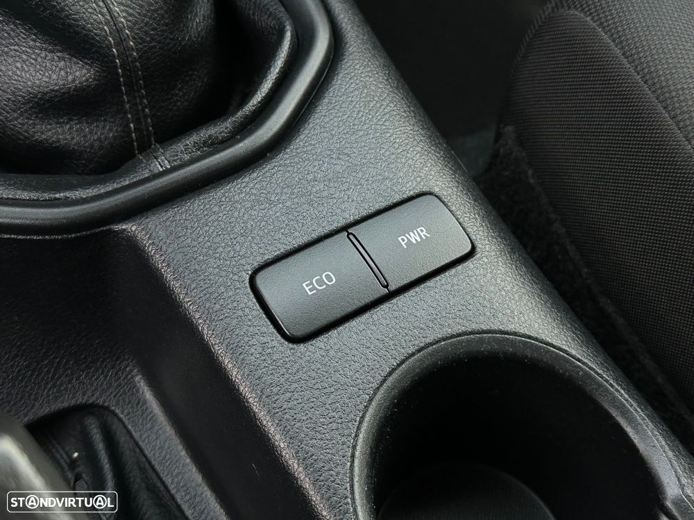 Toyota Hilux 2.4 D-4D 4WD CE CM - 11