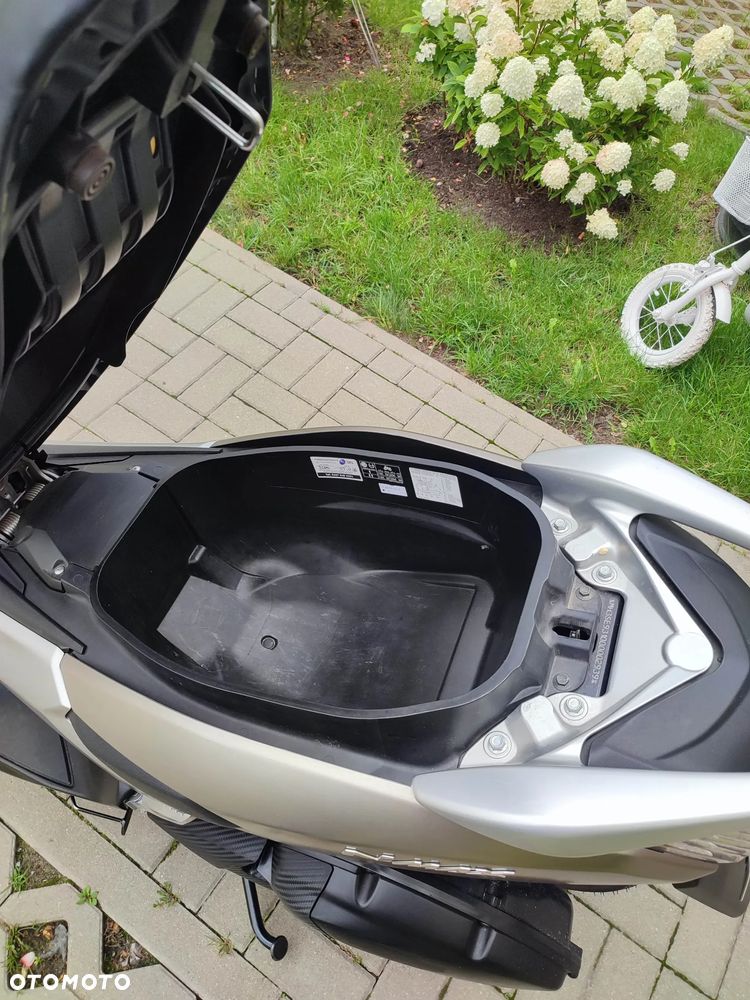 Yamaha NMAX - 9