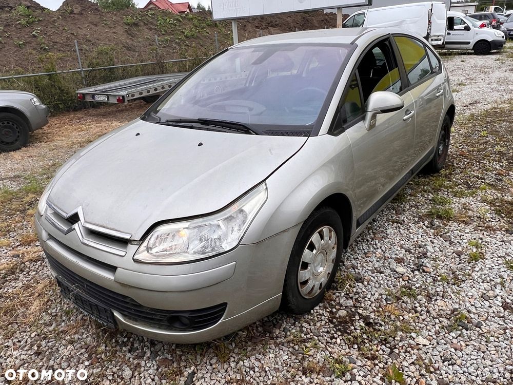 Citroën C4 1.6 16V Confort - 2