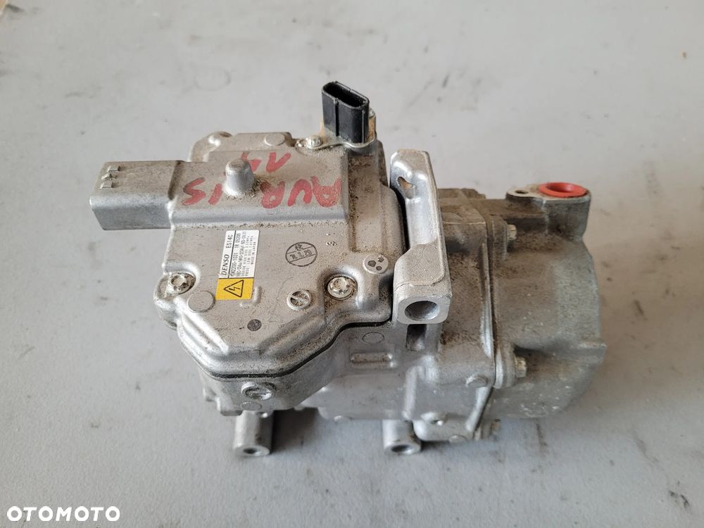 Sprężarka kompresor klimatyzacji Toyota Auris II 1,8 HSD 042200-1031 - 1