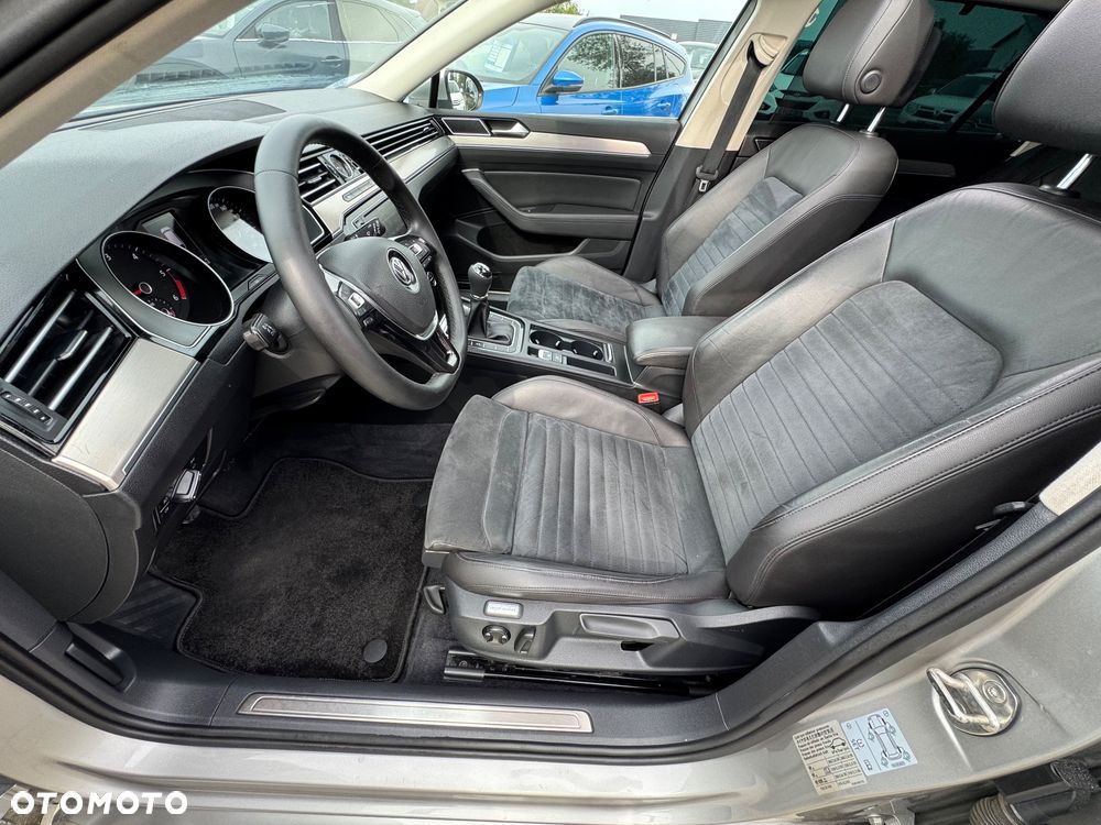 Volkswagen Passat Variant 2.0 TDI (BlueMotion Technology) Highline - 16
